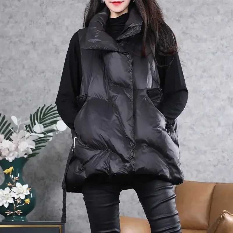 Winter Thicken Women Vest Korean Loose Warm Puffer Waistcoat for Women 2024 New Winter Sleeveless Jacket Female VestT251128