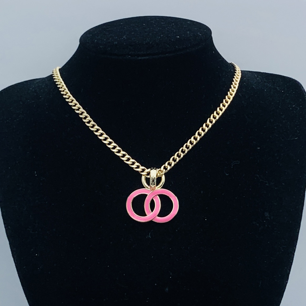 Glamorous Pearl Necklaces Golden Pendant High Quality Exquisite Jewelry for Special Occasions Timeless Elegance for Women Fashionable Gift Choice