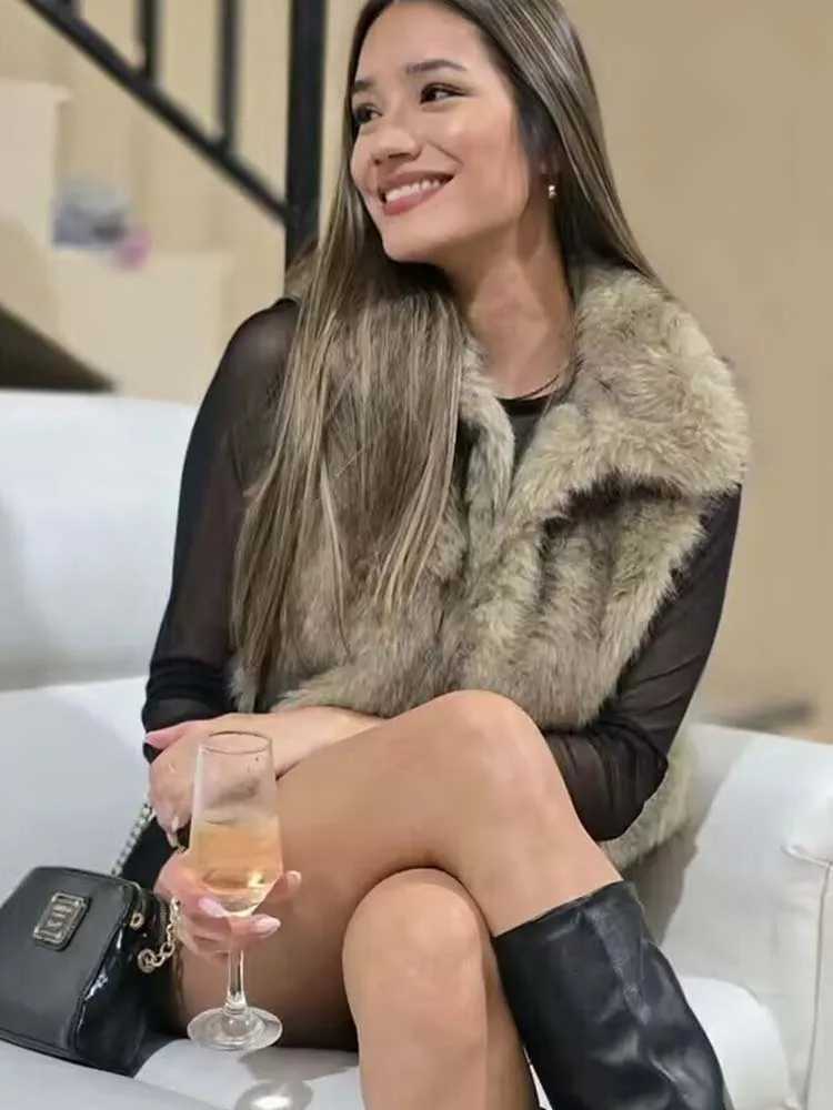 2025 Women Autumn Winter Fashion Fur Vest Coat Female Chic Sleeveless Short Jacket Casual Waistcoat TopsT251128