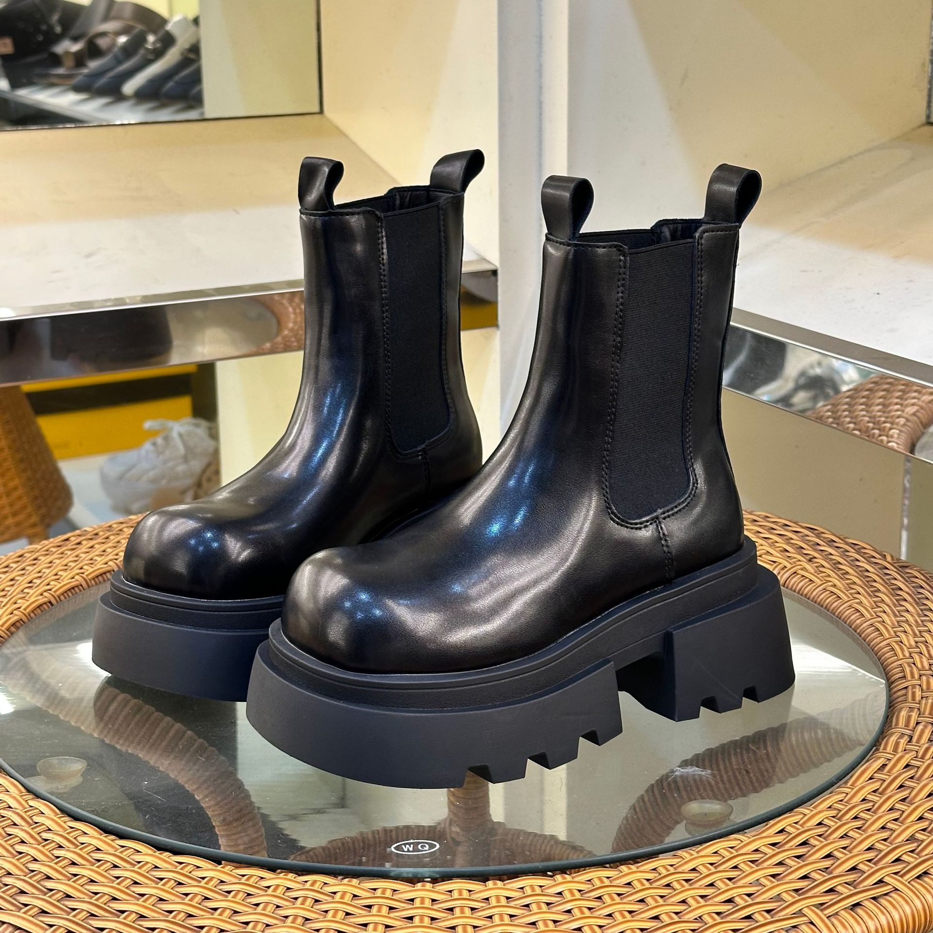 hot Designer shoes free shipping Boots Thick soled Martin boots women height increasing chimney boots with fleece short boots