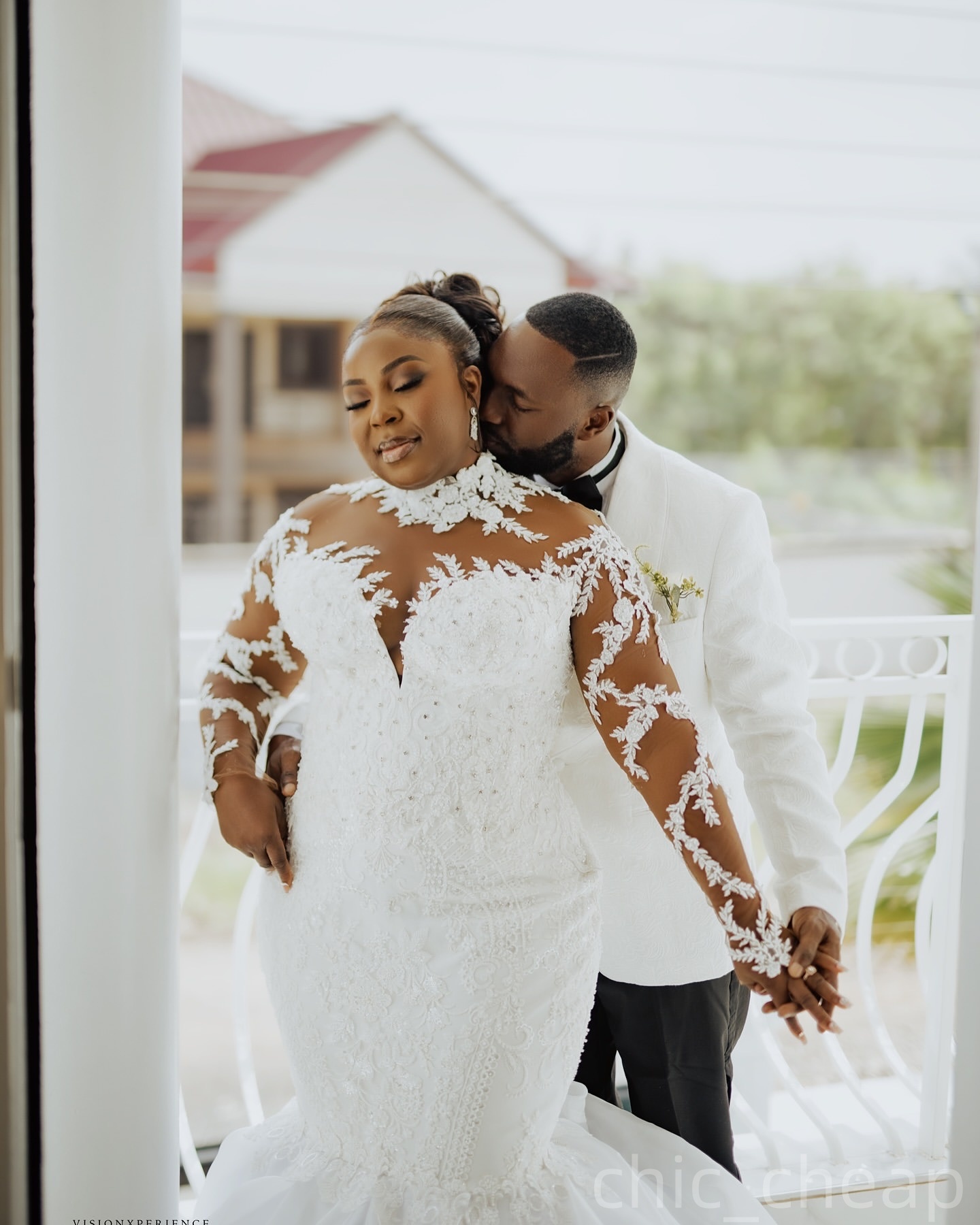 2025 Oversize Aso Ebi Plus Size White Wedding Dress Lace Beaded Full Sleeves Sheer Neck Satin Bridal Gowns Dresses ZJ055