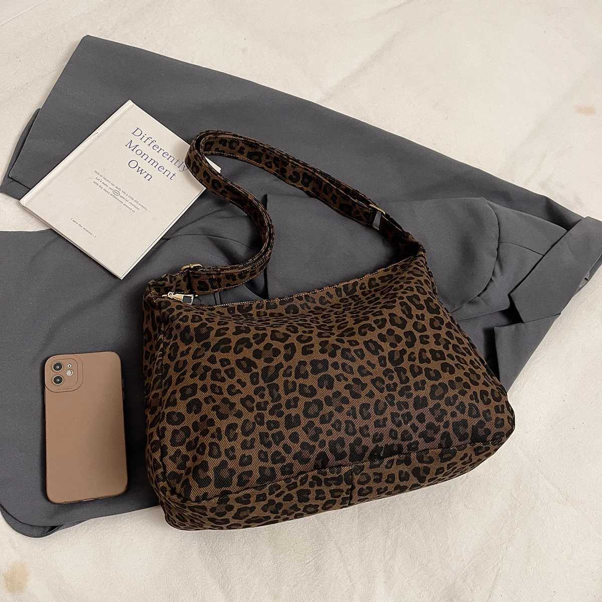 Trendy Casual Soft Textile Womens Shoulder Bag Large Capacity Leopard Print Female Retro Crossbody Bag For Commute OutingsXJ250512