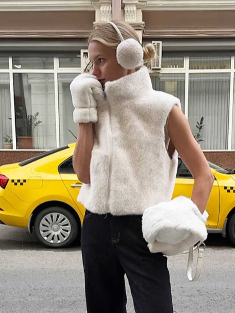 Fashion Stand Collar Faux Fur Waistcoat for Women Elegant Solid Zipper Female Sleeveless Coat 2025 New Lady Outwear Vest StreetT251129