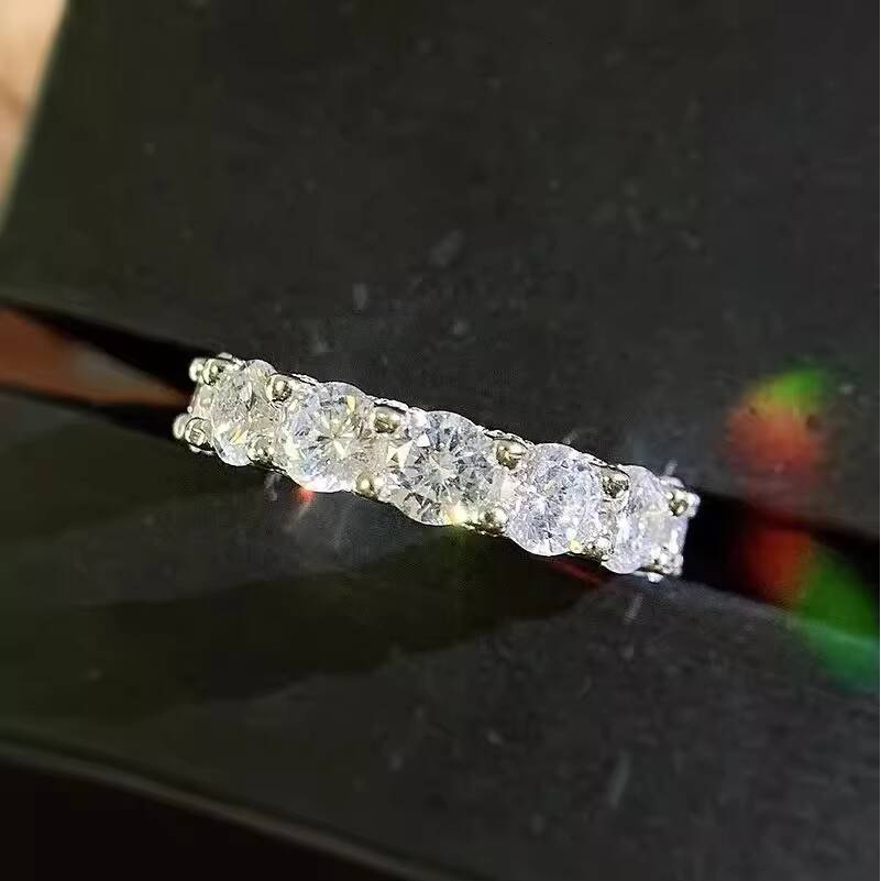 Vintage Simple Womens Ring Light Luxury Full Zircon Diamond Rings Row Design Niche Fashion Rings Gemstone Zircon