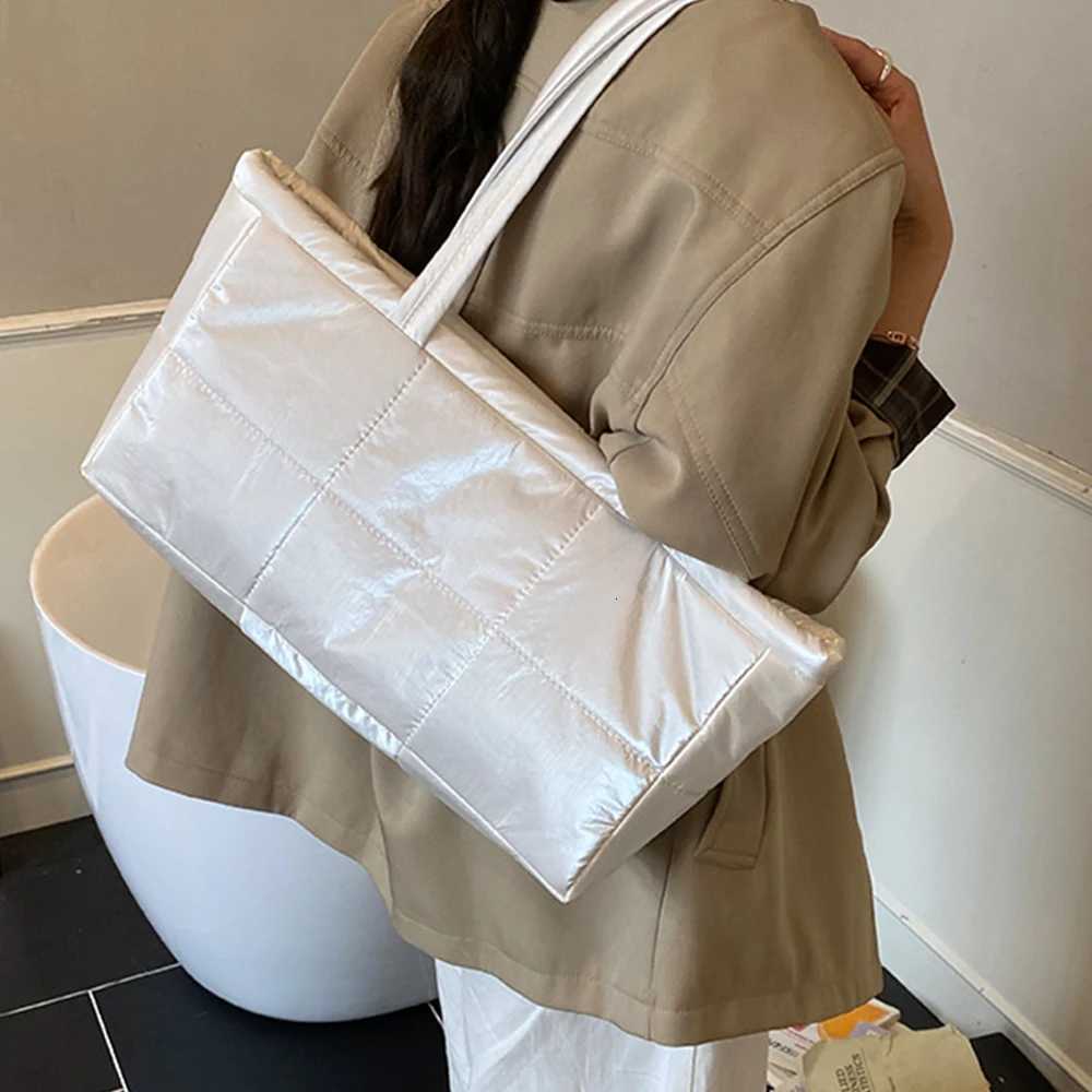 Cotton Padded Shoulder Bag Casual Nylon Quilted Tote Bags for Women Handbag Large Capacity Space Down Bag Designer Shopper Purse K251128