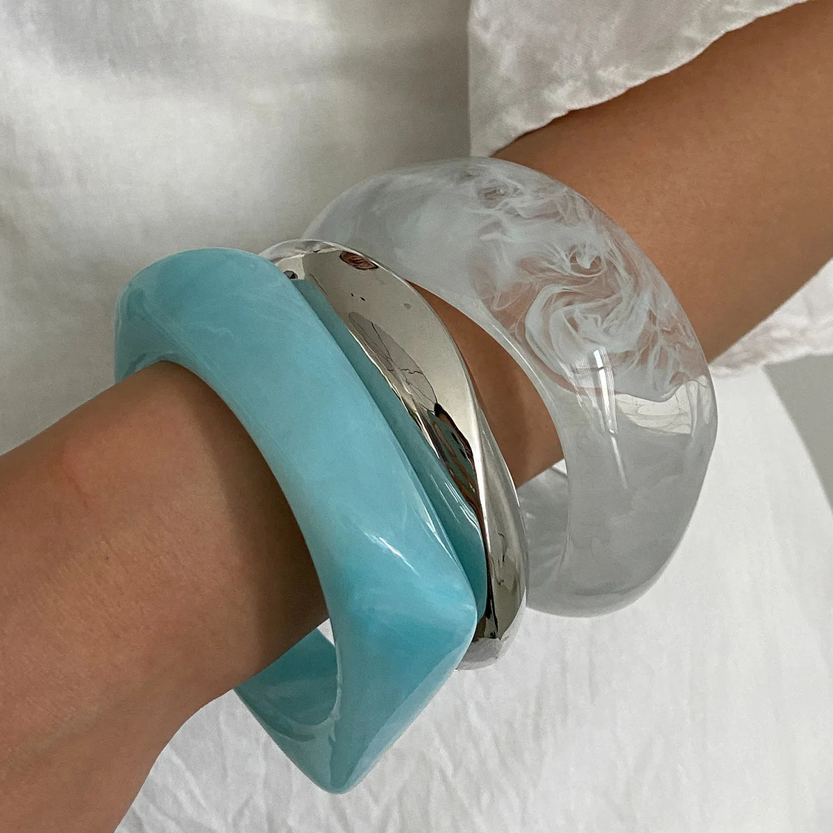 Vintage Punk Blue White Thick Resin Acrylic Smudging Bangles Geometric Irregular Wide Cuff Bangle Bracelet For Women Men Jewelry 251129