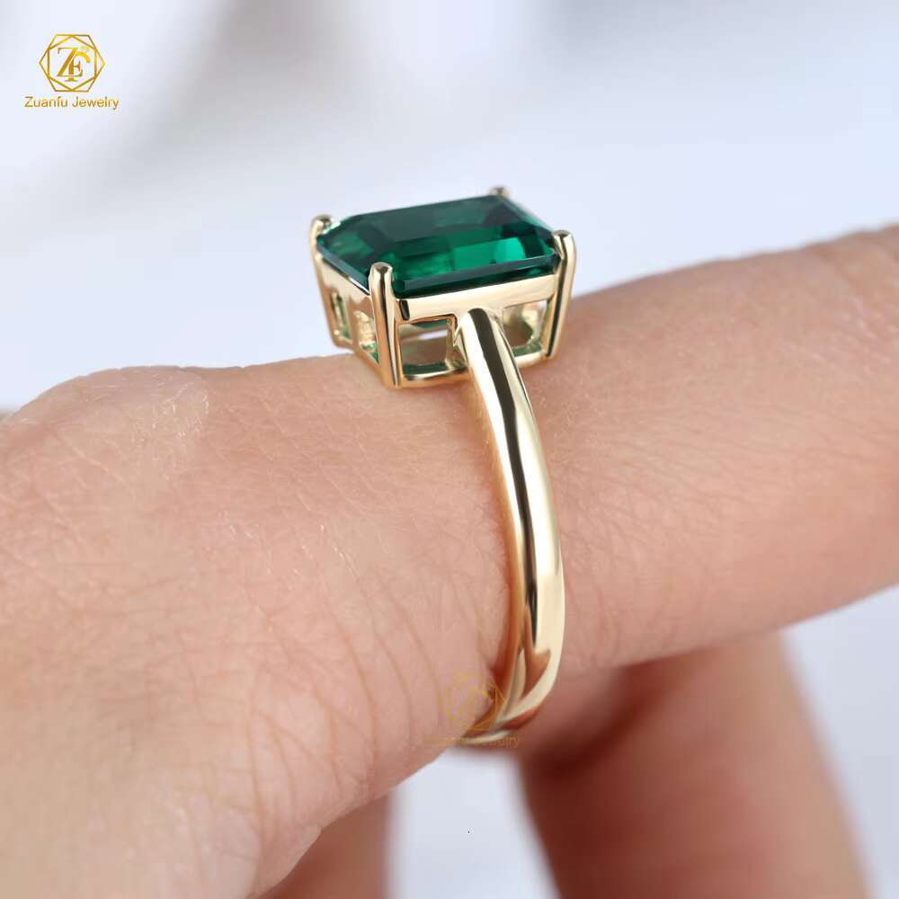2025 Trendy 14K Yellow Gold Classic Style 8*10mm Lab Grown Zambia Emerald Gemstone Ring Wedding Engagement Jewelry Emerald Cut