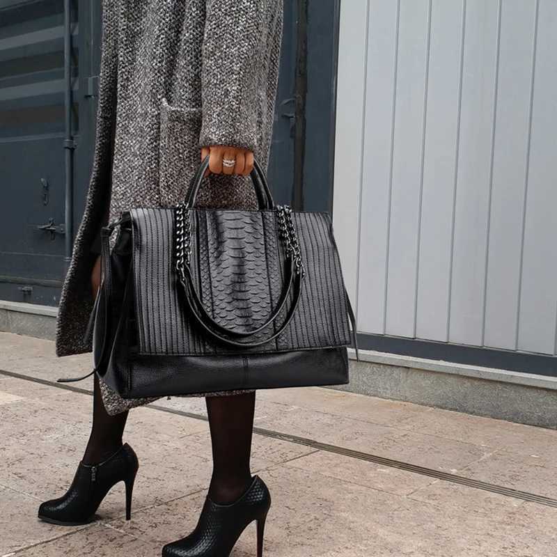 Large capacity Western style womens bag is a lightweight and luxurious backpack suitable for work business and travel bags K251128