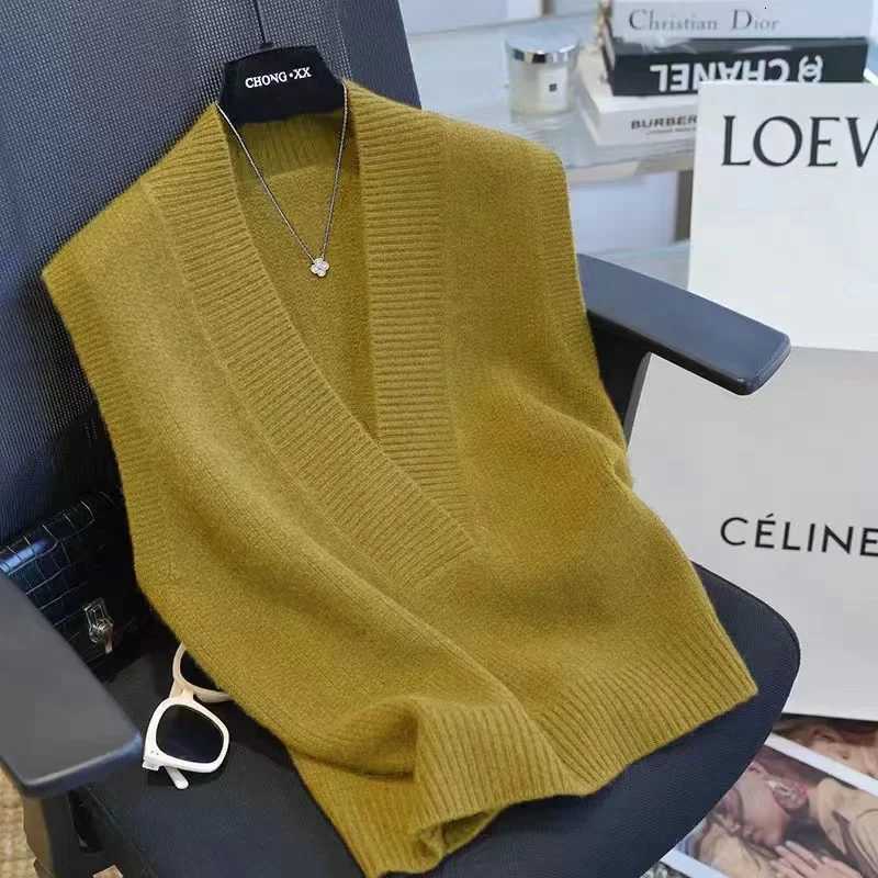 2024New Autumn Winter Knitted Sweater Vest Womens Fashion Sleeveless V-Neck Waistcoat Slim Solid Vest Female Causal Ladies TopsT251129