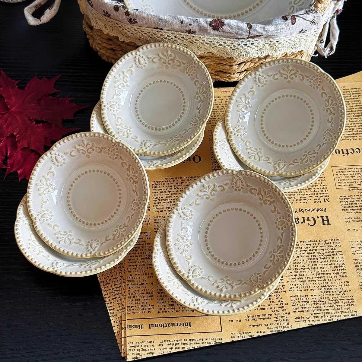 Luxury French Ceramic Dish Retro Restaurant Dipping Dishs Exquisite Household Kitchen Tableware European Dessert Round Plates Y251129