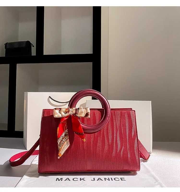 High Quality Red Fashion Striped Women Handbag Textured PU Large Capacity Casual Tote Bag Lady Purse Shoulder Messenger Bag K251128