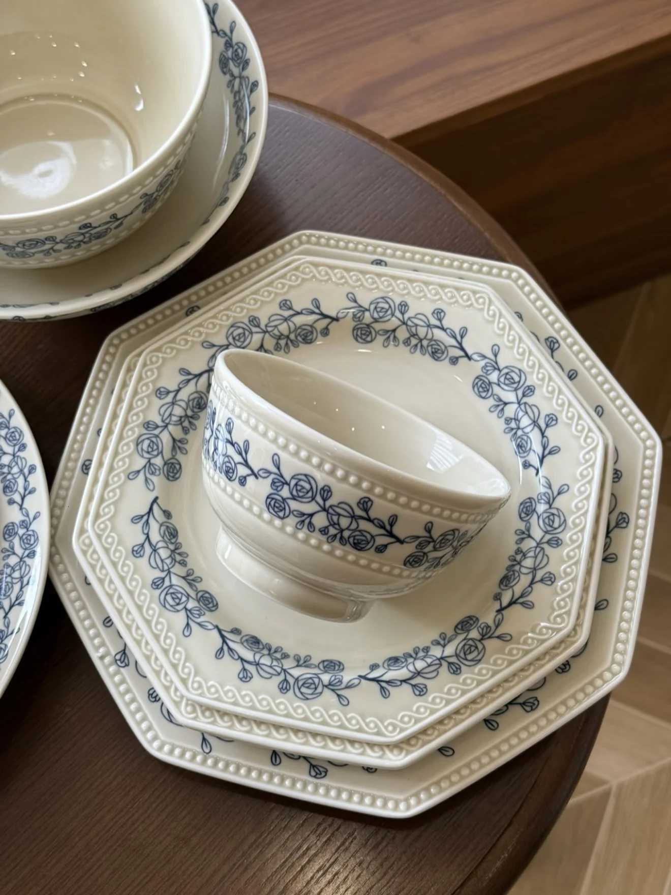 Luxury French Retro Ceramic Tableware Set Daily Household High Quality Fruit Plates Simple Daily Household Breakfast Milk Bowl Y251129