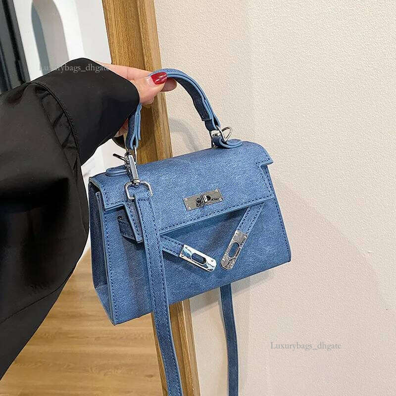AAA Replica 2025 Designer Women's New PU Handbag Fashion Shoulder Crossbody High-End Small Square Bag