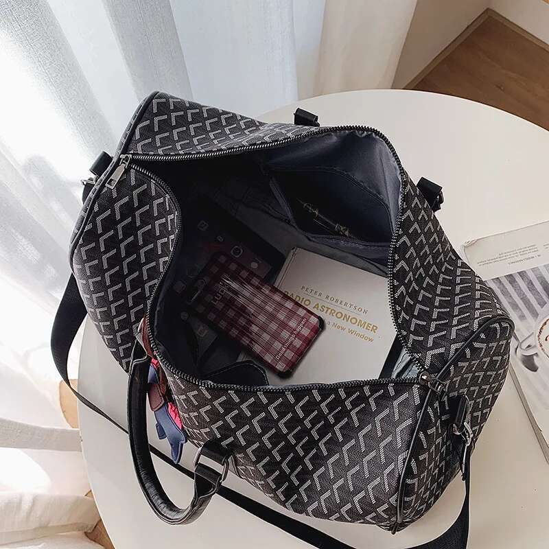new fashion womens travel large capacity classic lage trend brand mens sports fiess bag designer handbag