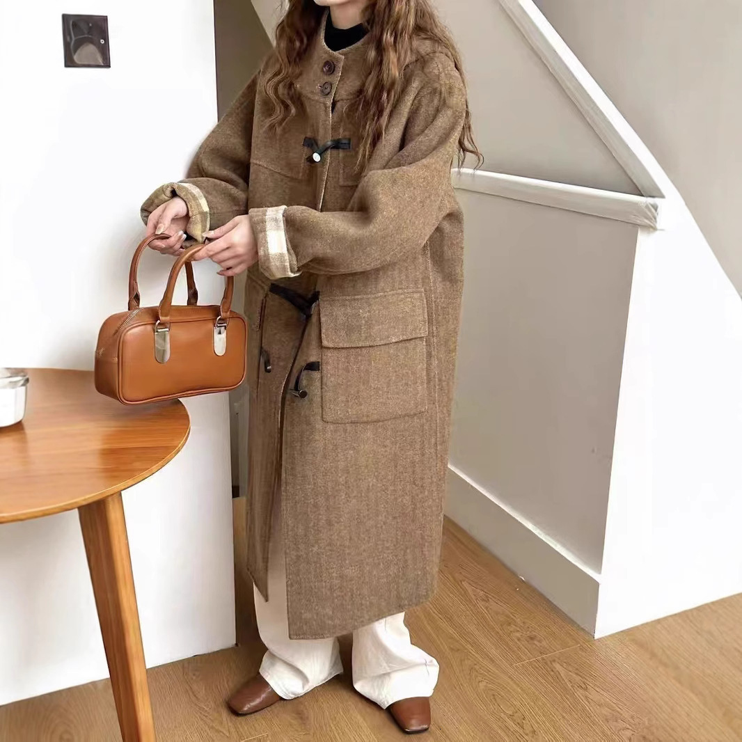 Lautaro Autumn Winter Long Loose Warm Plaid Wool Blends Trench Coat for Women Raglan Sleeve Belt Double Breasted Woolen Overcoat 240822