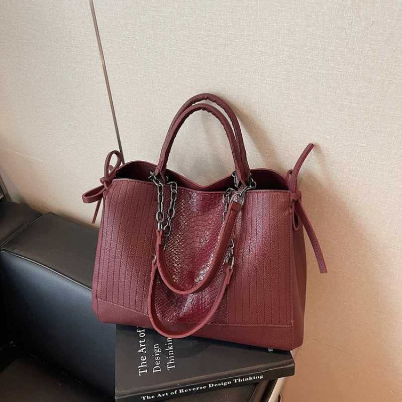 Womens Handbag Crafted From Premium Leather Featuring Casual Paris Vintage Spacious Soft Modern Style K251128