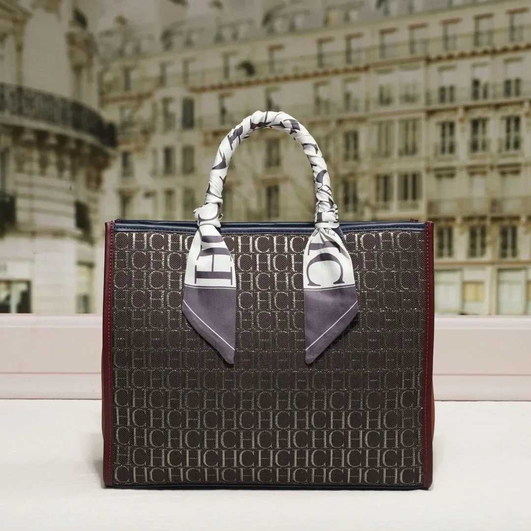 2025 Trendy Large Capacity Commuter Tote Bag Simple Solid Color Crossbody With Fashionable Leather Letter K251128