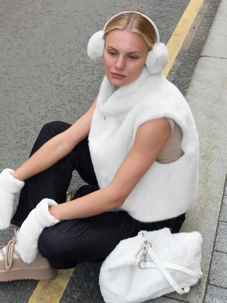 Fashion Stand Collar Faux Fur Waistcoat for Women Elegant Solid Zipper Female Sleeveless Coat 2025 New Lady Outwear Vest StreetT251129