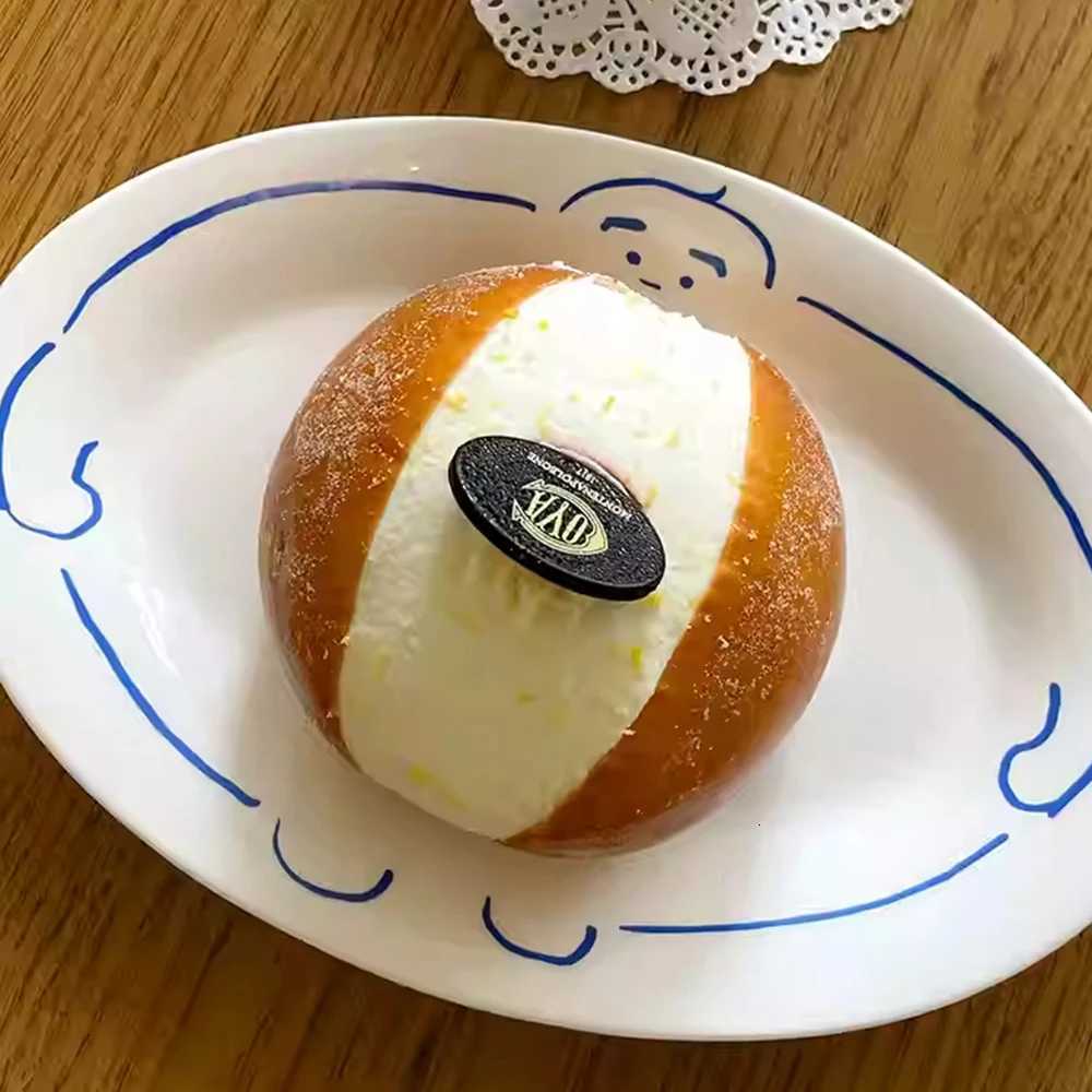 Luxury Cute Creative Ceramic Oval Plate Hug Pattern Stripe Breakfast Dishes 10Inches He Fruit Decor White Plate Kitchen Serving Plate Y251129