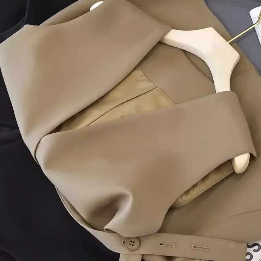 Ladies Vest Coat 2025 Spring Autumn Sleeveless Comfortable Fashion Womens Suit Vest Versatile Loose Casual Lady WaistcoatT251129