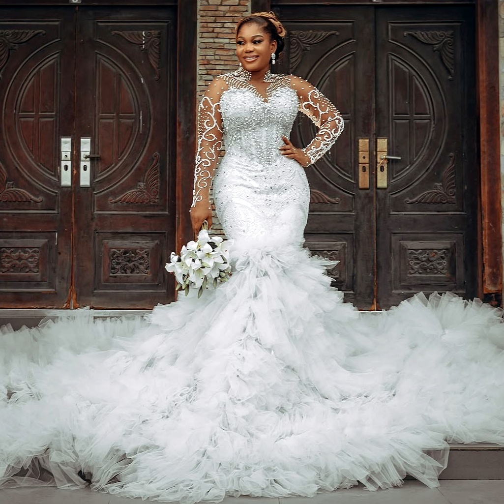 2025 Oversize Aso Ebi Plus Size Ivory Wedding Dress Crystals Beaded Lace Tulle Tiers Full Sleeves Vintage Bridal Gowns Dresses ZJ056