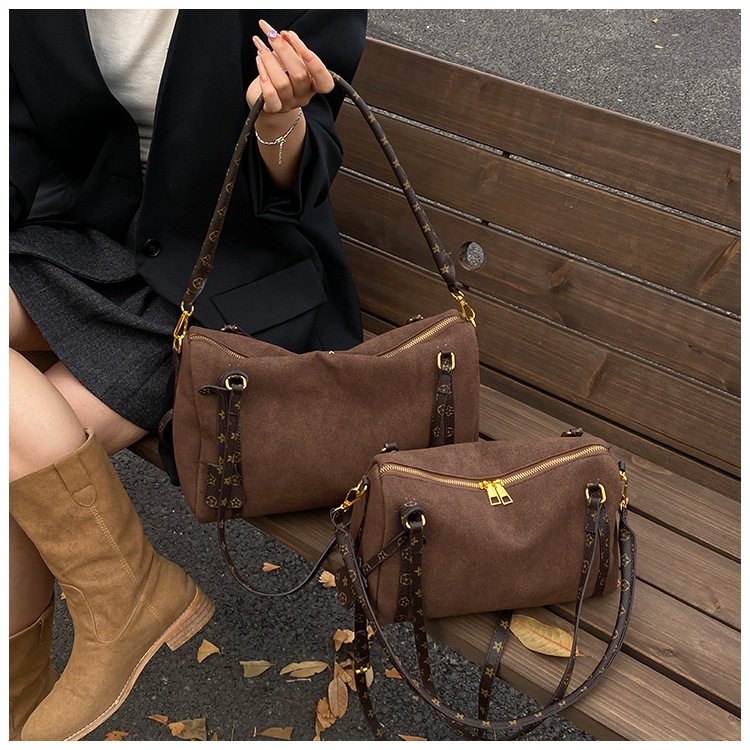 Designer New Women Suede Fashion Large Capacity Tote Bag Elegant Print Commuting Versatile Shoulder Bag Size Options Free Shipping