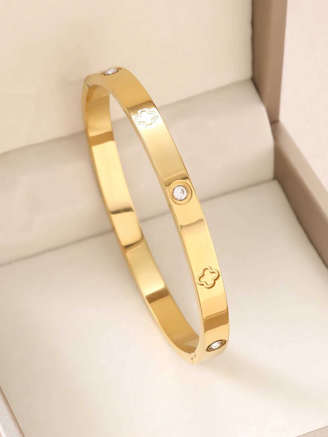 1pc 18K Gold Plated Stainless Steel Stackable Bracelet With Chain And Clover Design Fashion Style For Women Suitable For CasuaT251129