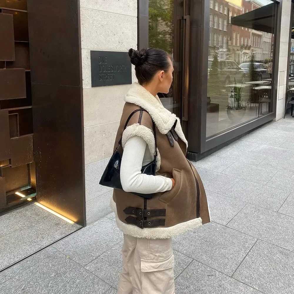 Autumn Winter New Ladies Warm Fur Integrated Sleeveless Fleece Stitching Coat Vest JacketT251129