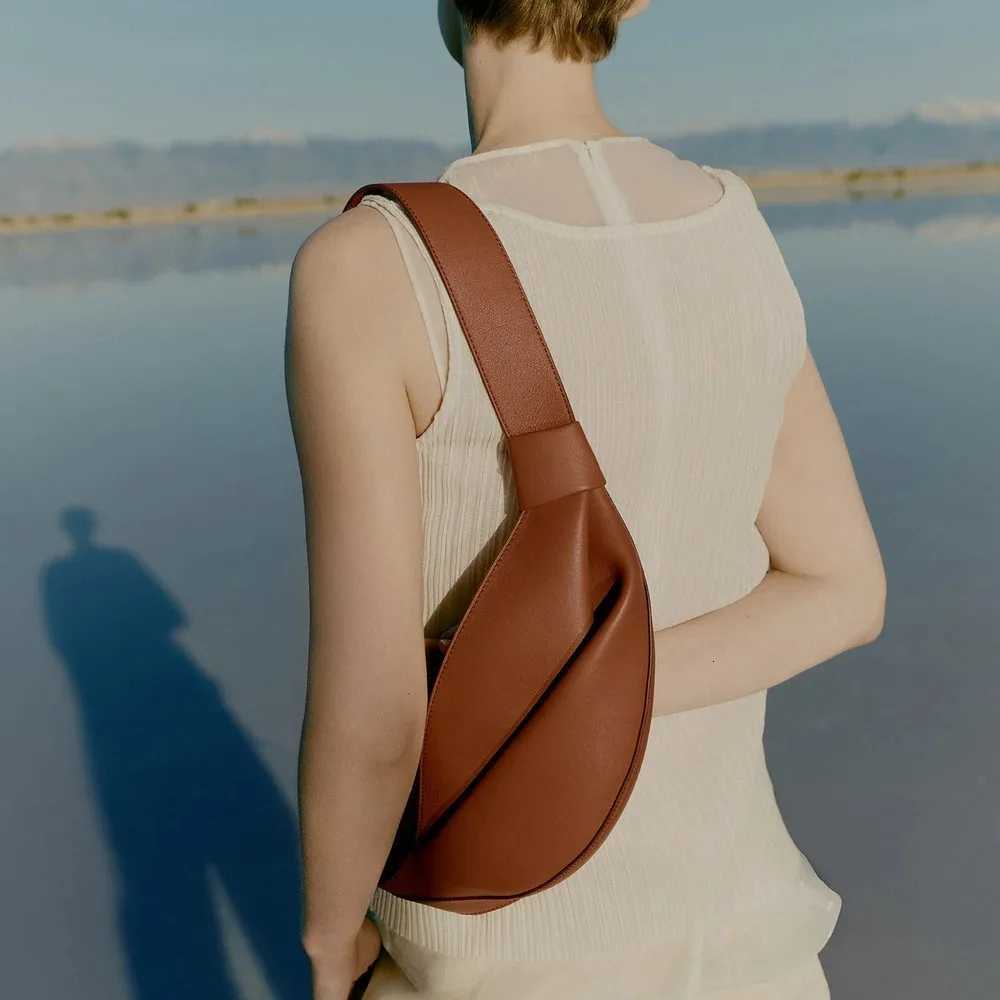 2025 New large capacity pillow shaped personalized niche travel smooth cowhide crossbody bag H251128