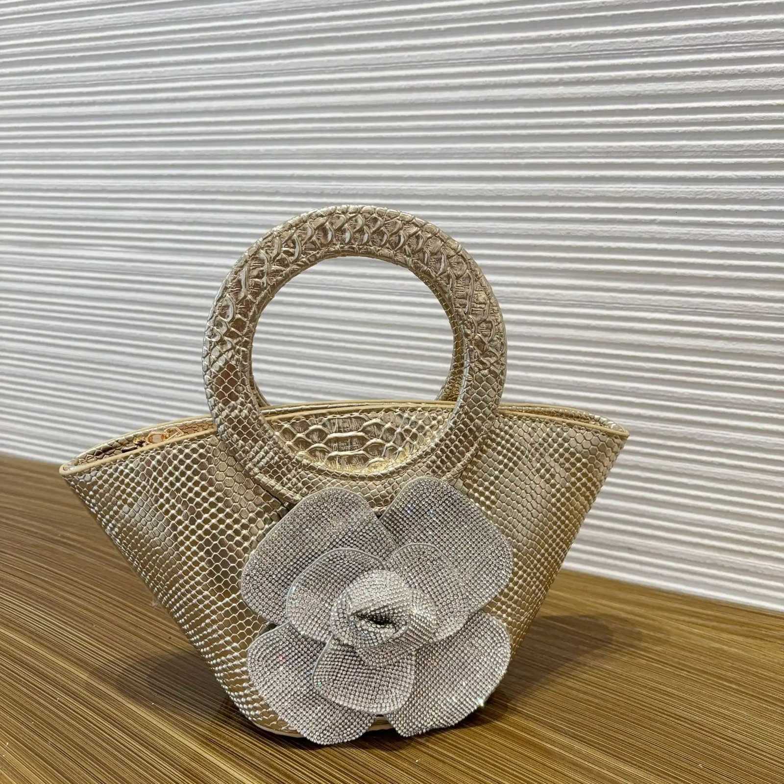 2025 New Designer Luxury Diamond Inlay Crocodile Bags Womens Handbags Fashion 3D Decal Versatile PU Leather Chain Shoulder Bags K251128