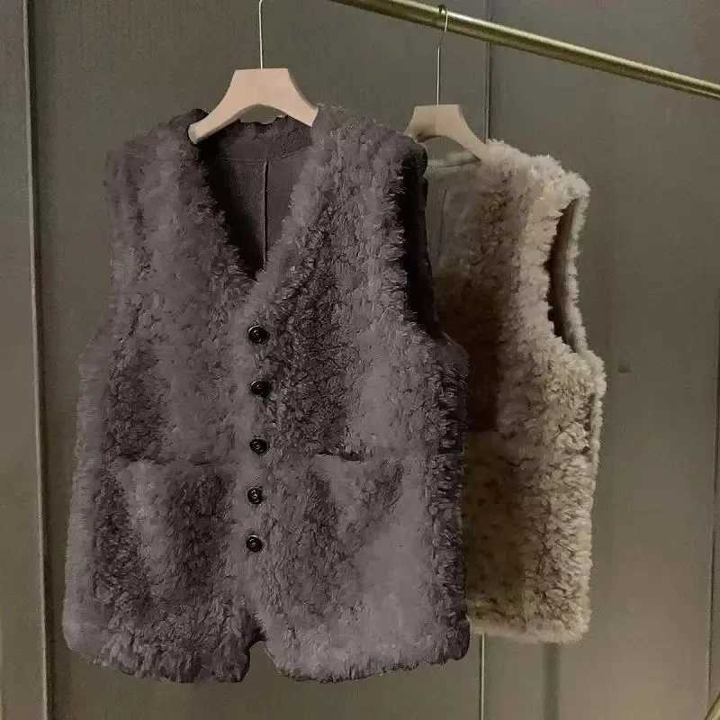 Female Lamb wool Waistcoat Jacket 2025 Spring Autumn New Single Breasted Slim Sleeveless Coat Warm Womens Short Casual Vest TopT251129