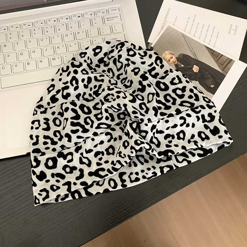 American Leopard Print Pullover Short Brim Stacking Hat Womens Spring and Summer Personality Big Head Thin Skull Beanie CapXJ251129