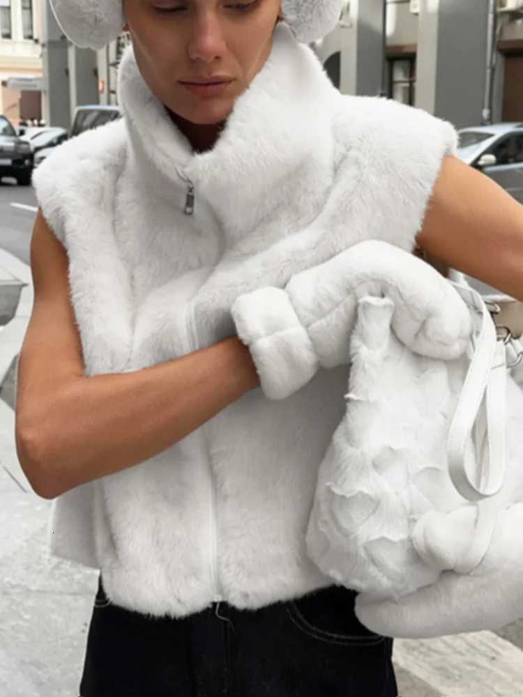 Fashion Stand Collar Faux Fur Waistcoat for Women Elegant Solid Zipper Female Sleeveless Coat 2025 New Lady Outwear Vest StreetT251129