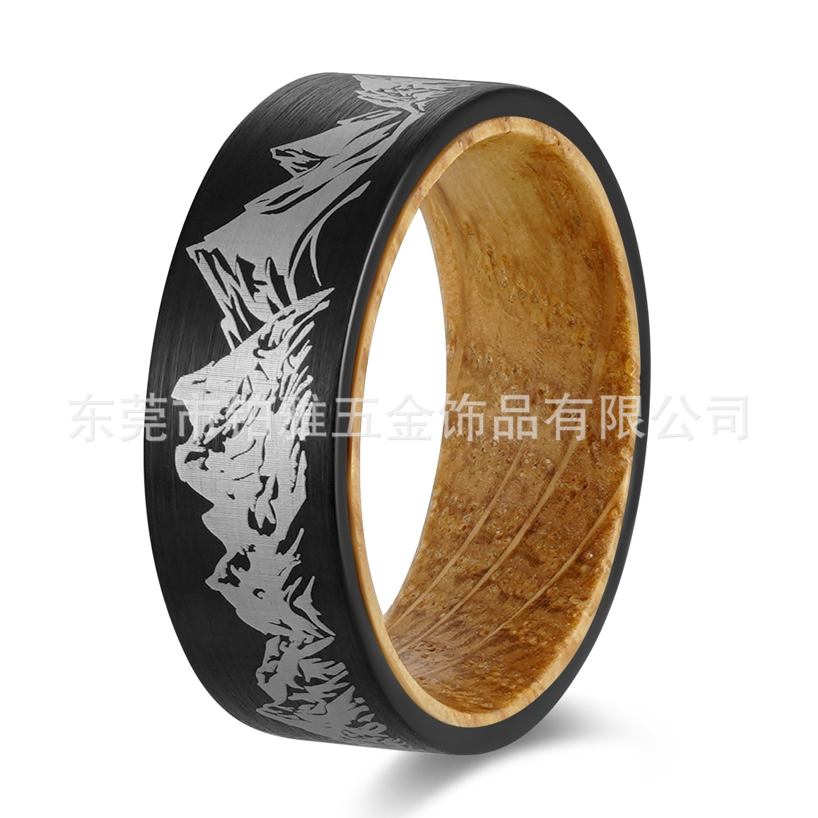 Jewelry 8mm black hammer patterned tungsten steel ring laser mountain shaped ring with wine barrel wooden inner ring 231220