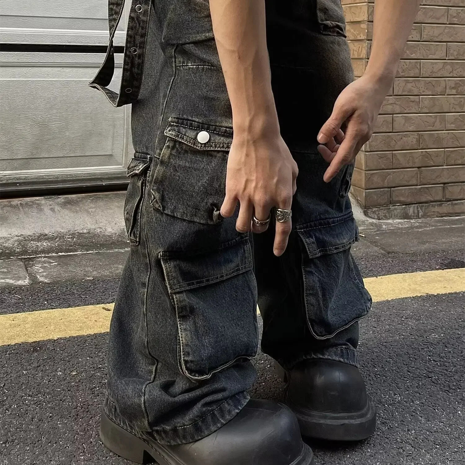 Mens Spring and Autumn Street Clothing Bell Bottom Jeans with Multiple Pockets Loose and Suitable for Washing 250423