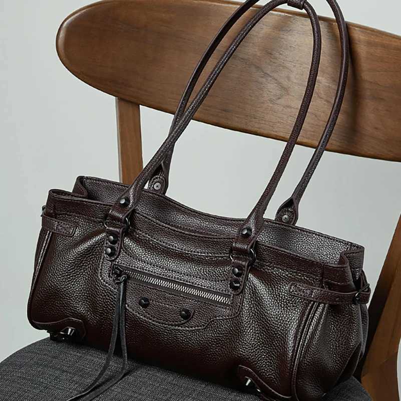 2025 New Top Grain Leather Underarm Saddle Bag ABG Punk Studded Horizontal Style Le City Motorcycle Bag Women Fashion Handbag K251128