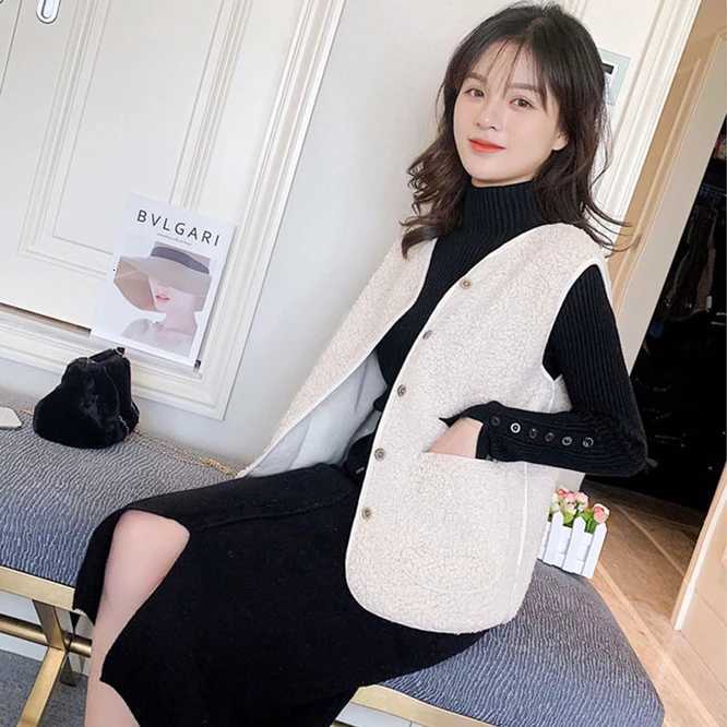 2024 Autumn Winter Womens Vest Lamb Wool Korean Version Versatile Imitation Fur One Short Girls Button Vest Coat Casual CoffeT251129