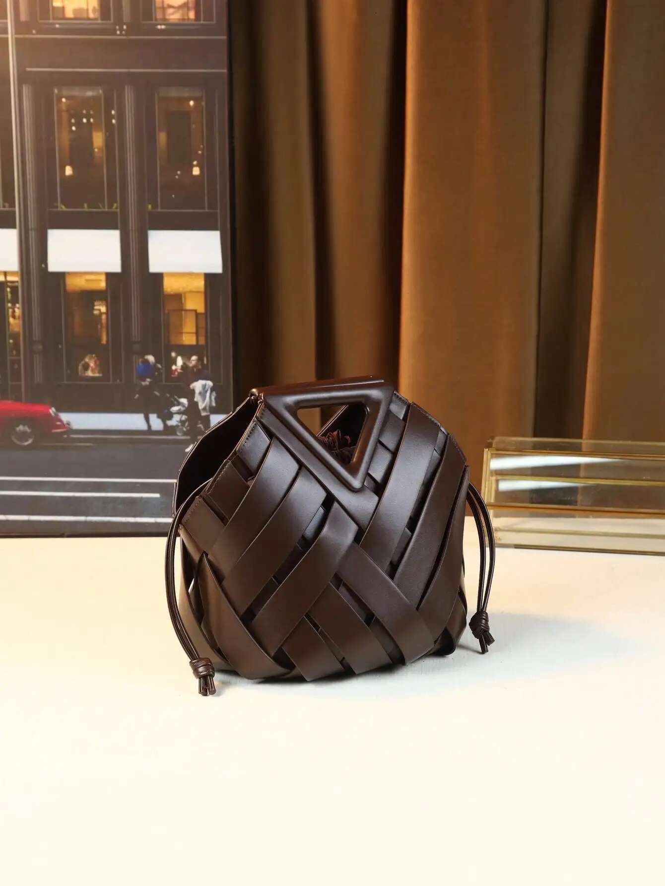 Woven Design Women Handbag Tote Basket High-End Niche Inverted Triangle Shaped Fashion Commuter Bag