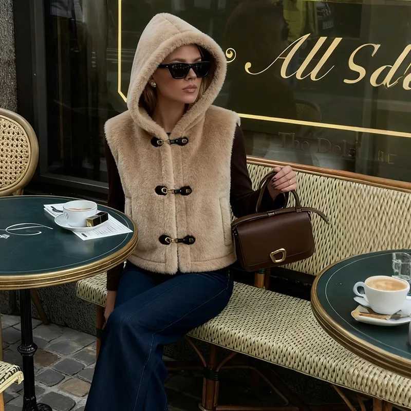 CharmChant Cropped Hooded Fleece Vests Woman Trend 2025 Winter New in Outerwear Sleeveless Cardigan Waistcoat Fur Coat WomenT251129