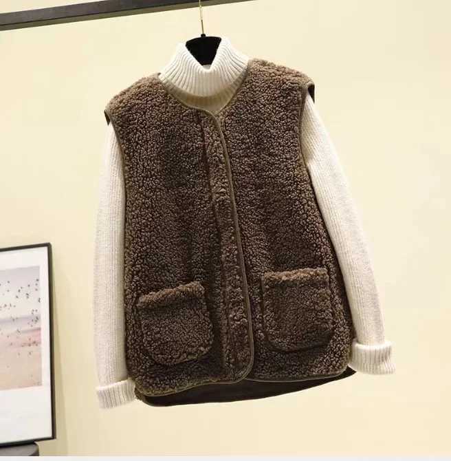 Autumn Winter Womens Vest Lamb Wool Korean Version Versatile Imitation Fur One Short Girls Vest Zipper Coat Casual BeigeT251129
