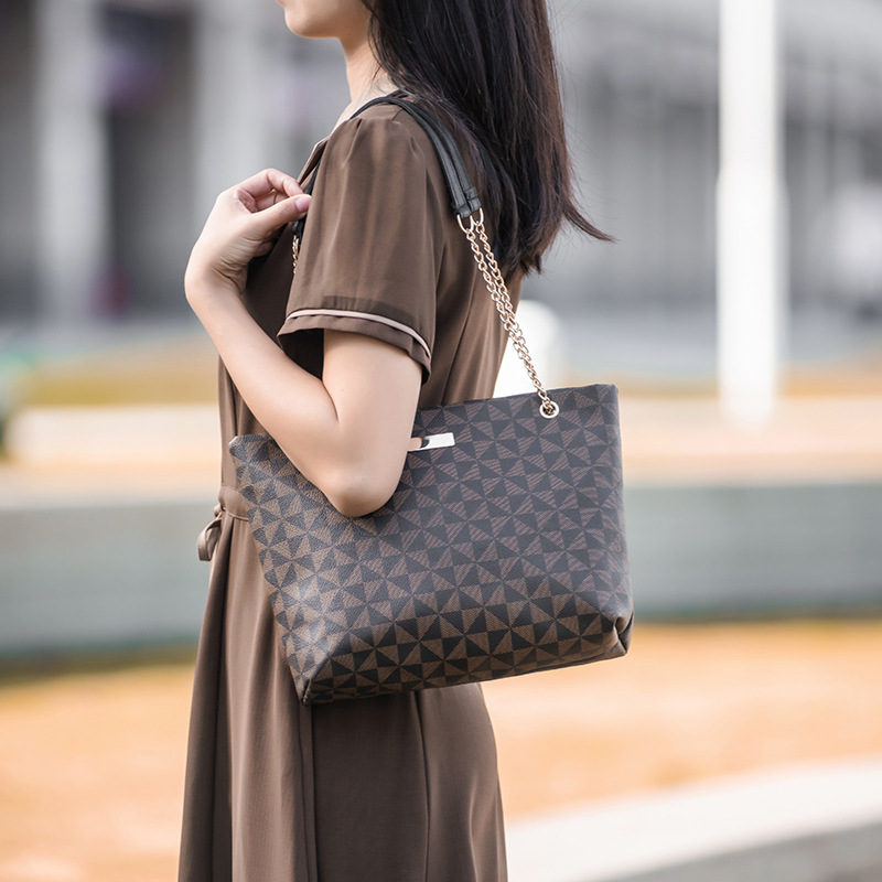Fashionable Female Designer Handbags Featuring Bold Flowers Perfect for Travel & Everyday Use Tote bag Messenger Bag designer bag
