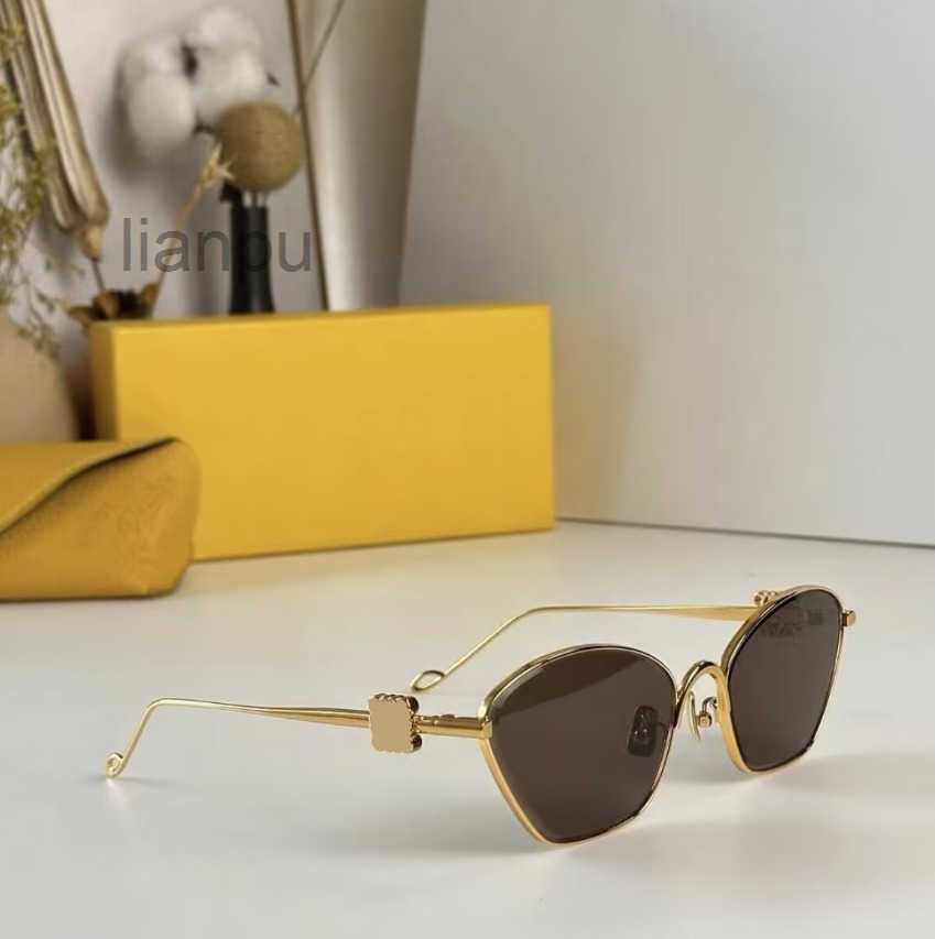 Original Designer Eyeglasses Sunglasses Outdoor Shades PC Frame Fashion Classic Lady Mirrors for Women and Men Glasses
