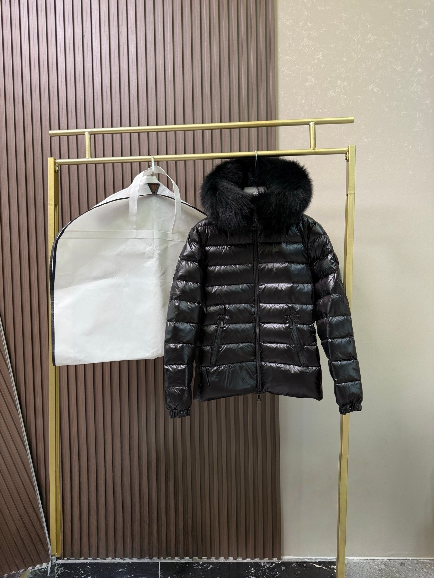 2025Fashionable and exquisite women's down jacket