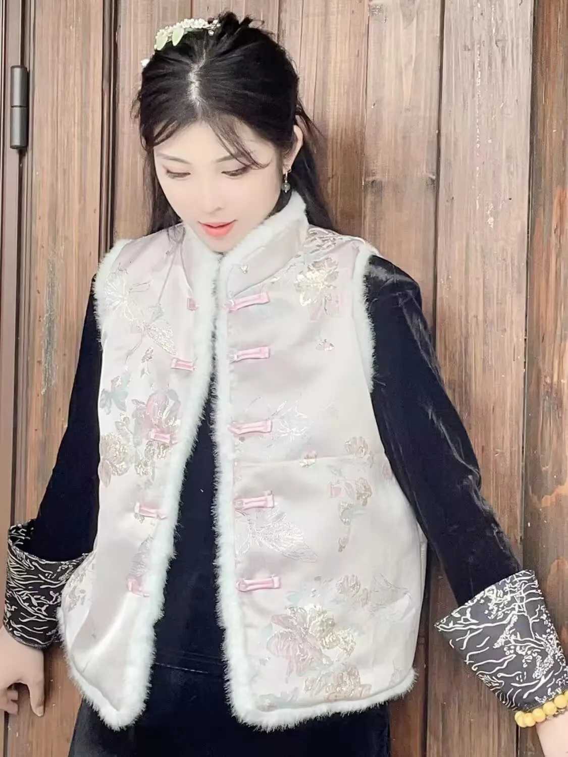 Chinese Embroidered Waistcoat for Women Female Vintage Vest Cotton-Padded Delicate Lady New Autumn Winter 2024T251129