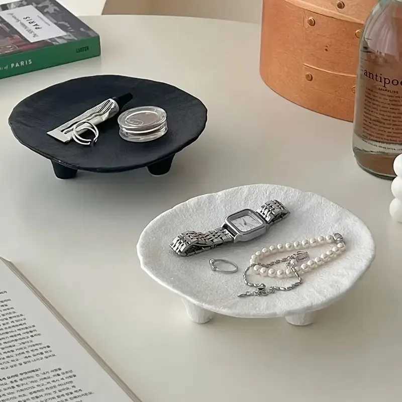 Creative Ceramic Jewelry Tray with Unique Three Legged Artistic Design Multifunctional Oval Desktop Accessory Tray Y251129