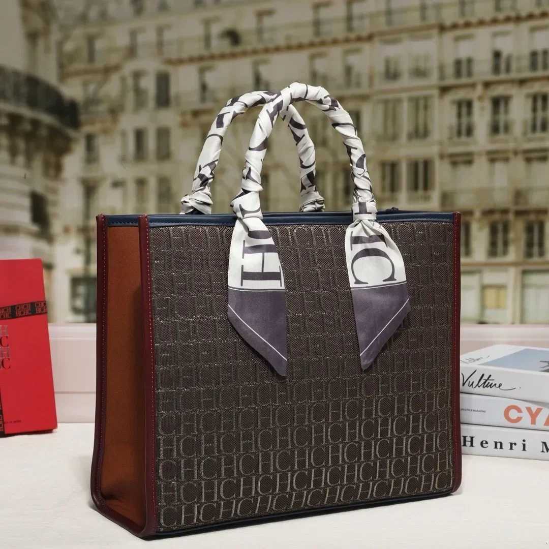 2025 Trendy Large Capacity Commuter Tote Bag Simple Solid Color Crossbody With Fashionable Leather Letter K251128