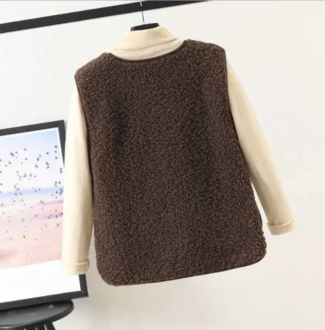 Autumn Winter Womens Vest Lamb Wool Korean Version Versatile Imitation Fur One Short Girls Vest Zipper Coat Casual BeigeT251129