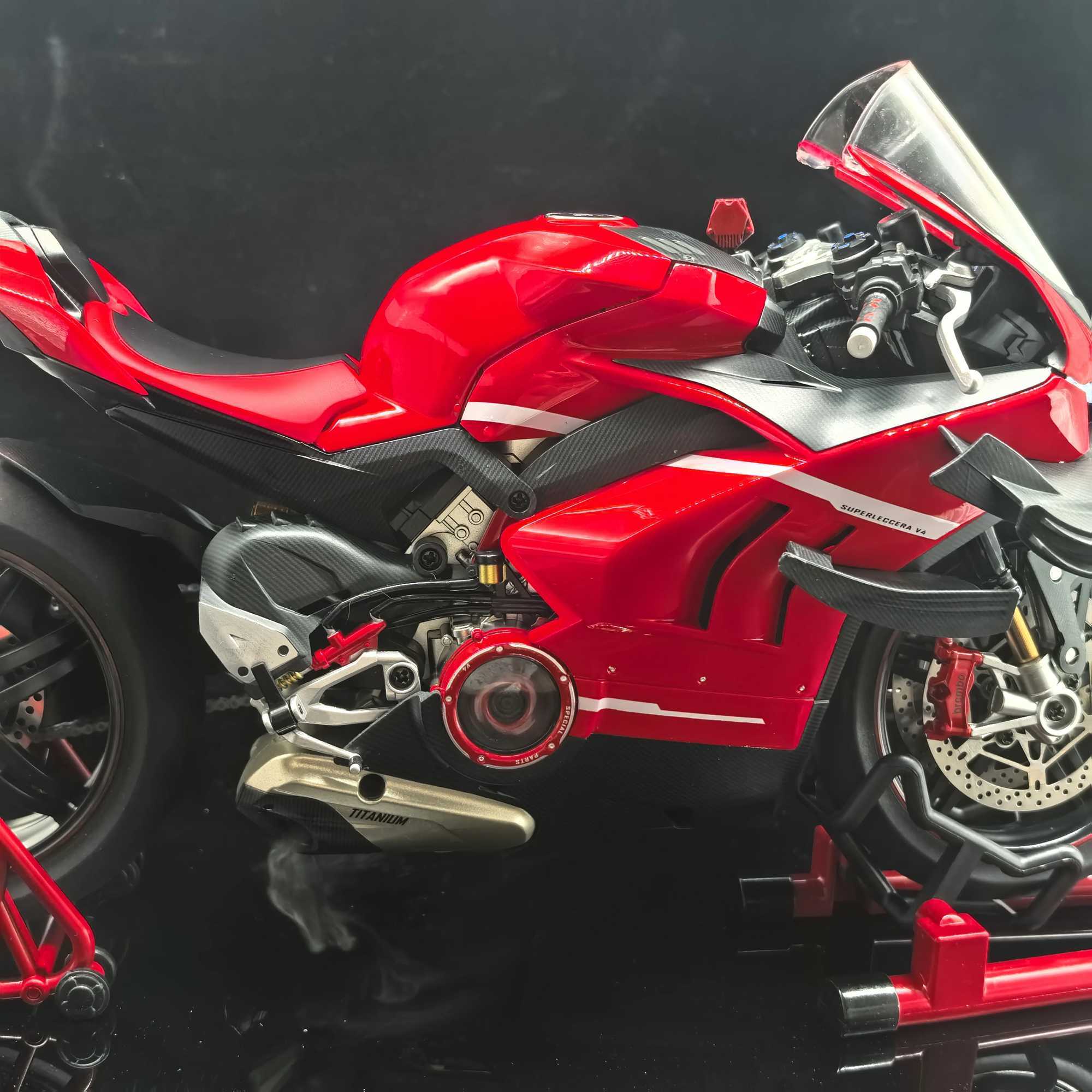 Spray 17 Ducati V4S 16 V4R Super Motorcycle Alloy Diecast Metal Model Street Racing Ornament Start Collection Of Hobbies Boy J251129