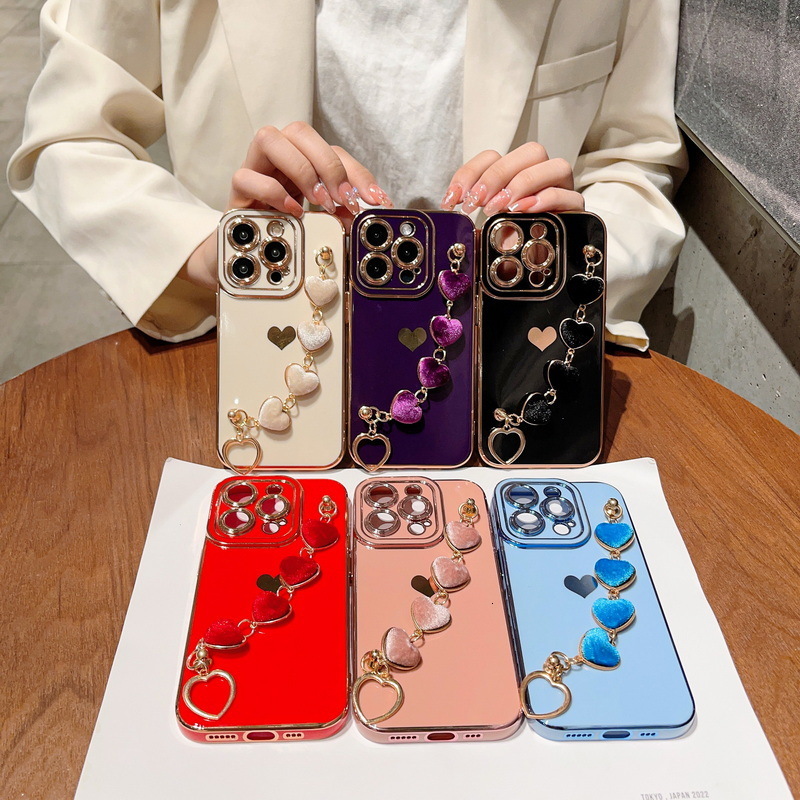 Heart Phone Case iPhone 17 Pro Max Heart Bracelet Electroplated Protective Case Compatible with Apple 16 Pro