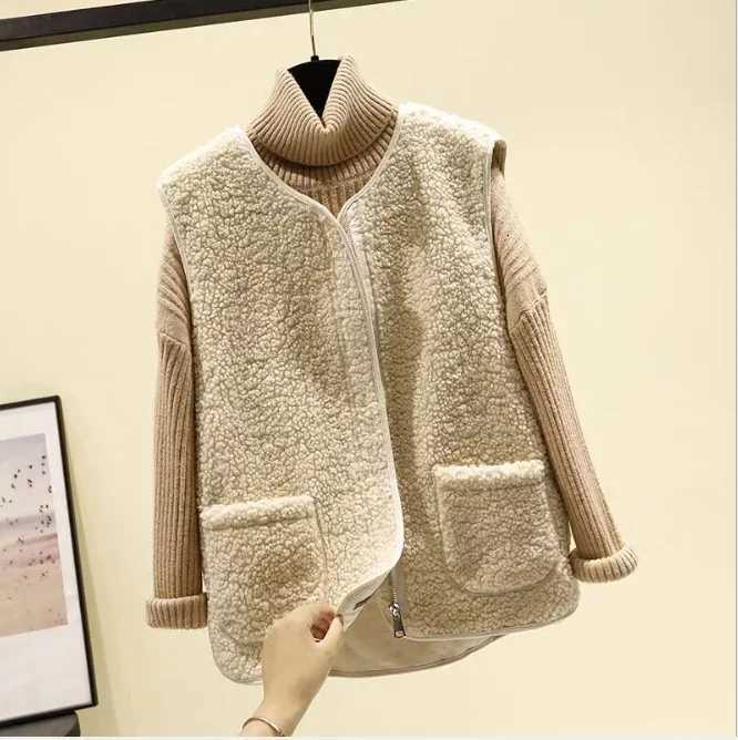 Autumn Winter Womens Vest Lamb Wool Korean Version Versatile Imitation Fur One Short Girls Vest Zipper Coat Casual BeigeT251129